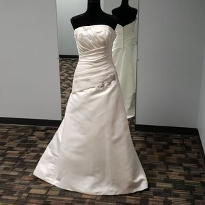 DaVinci wedding dress,strapless,ivory,size 12